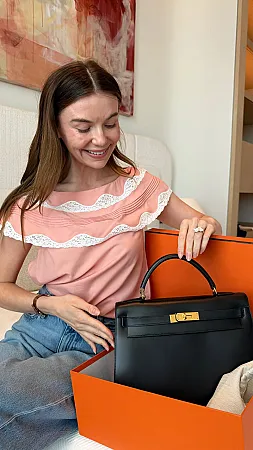 Prize image for Win a Pre-Owned Black 1994 Hermès Kelly 32 in Calf Leather