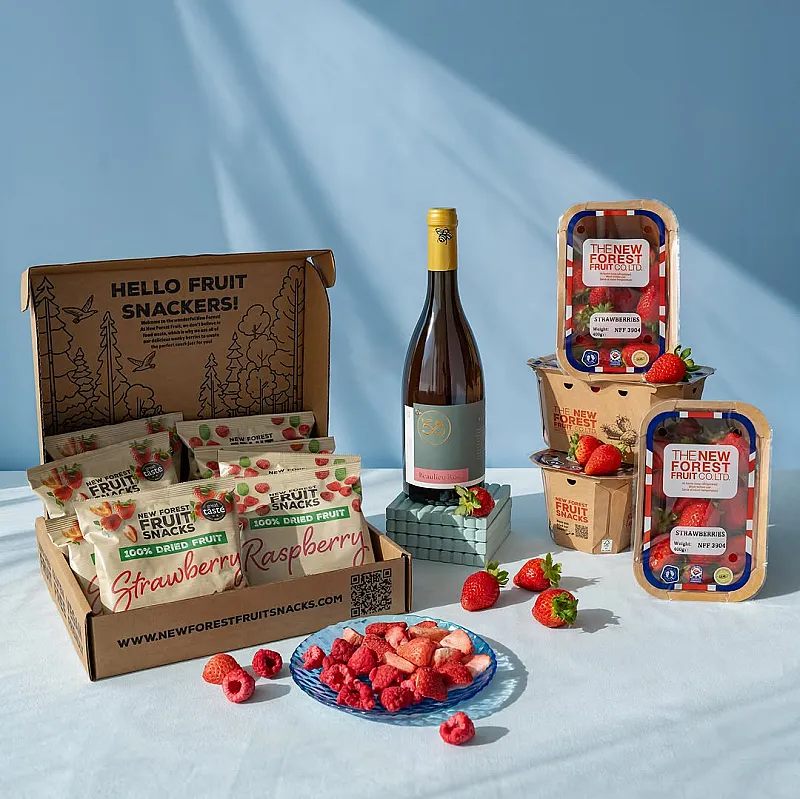 Win rosé wine, fresh strawberries & freeze-dried berries