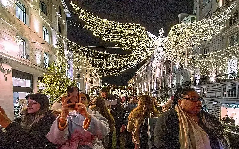 Win Tickets for a Magical Christmas Lights Tour in London