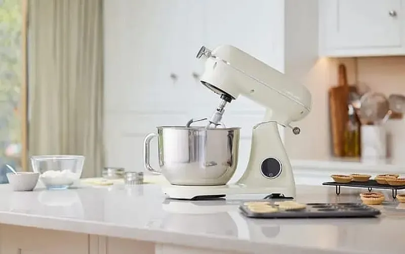 Win Lakeland Deluxe 6.5 Litre Stand Mixer