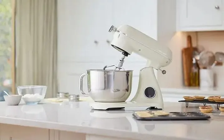 Win Lakeland Deluxe 6.5 Litre Stand Mixer