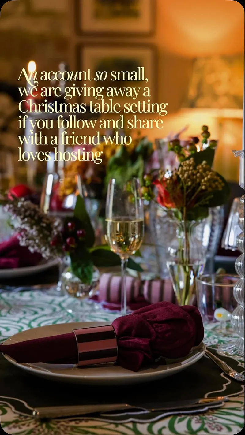 Win Tablecloth, Napkins and Glass Bud Vases