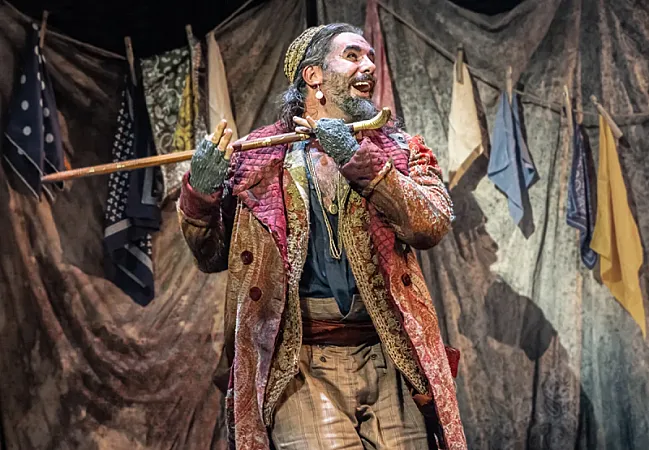 Win 2 tickets to Oliver! at Gielgud Theatre, London + 1-night hotel