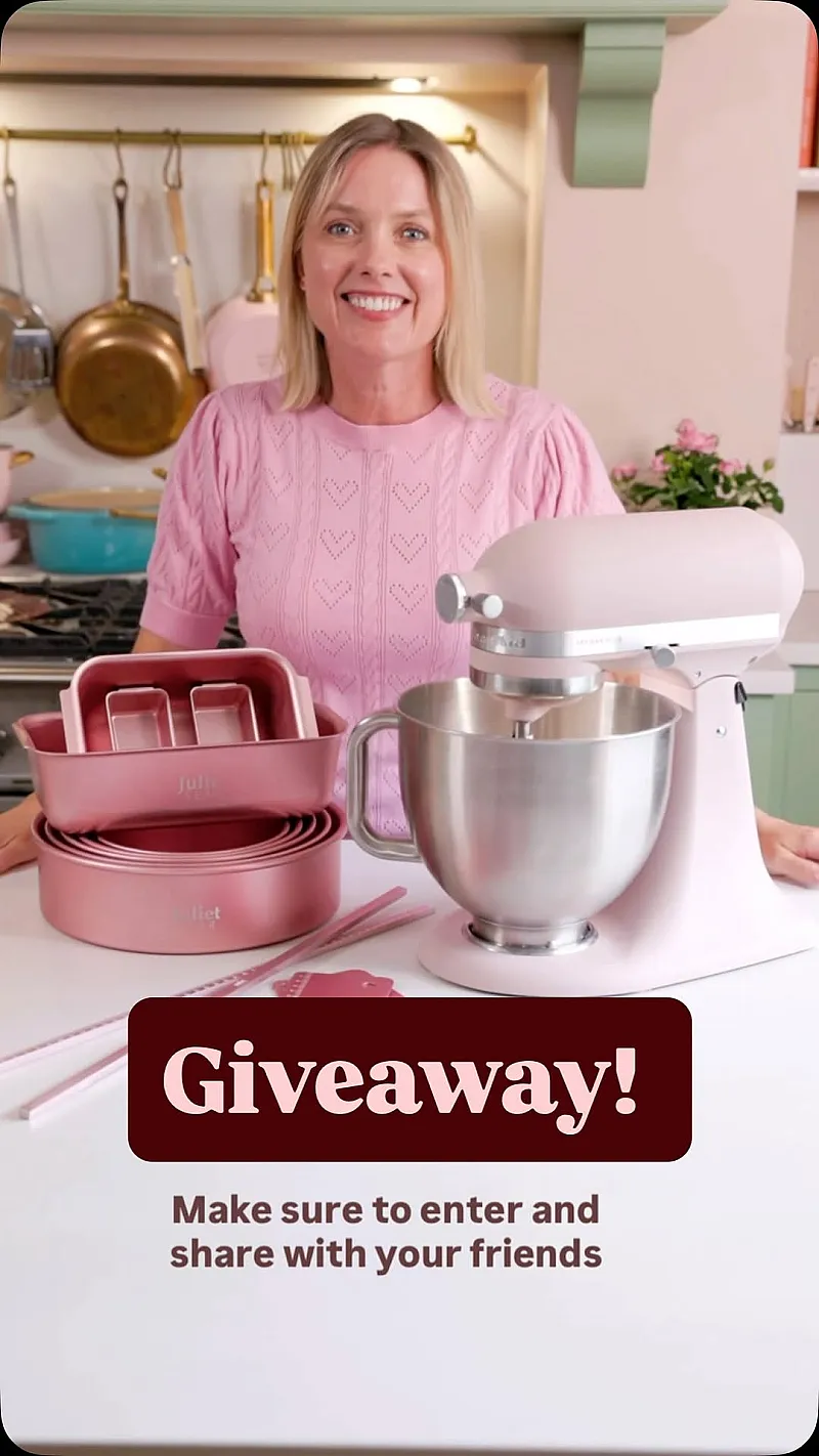 Win Bakeware and a Kitchenaid Artisan Plus Tilt Head Stand Mixer
