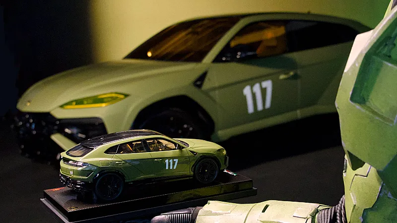 Prize image for Win a Custom-Designed Lamborghini Urus SE Master Chief 117 Edition 1:18