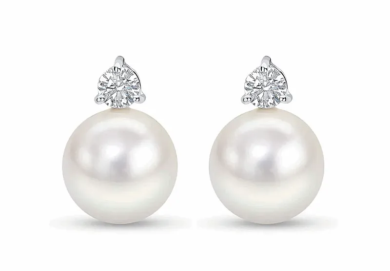 Win a Pair of 18ct White Gold Earrings