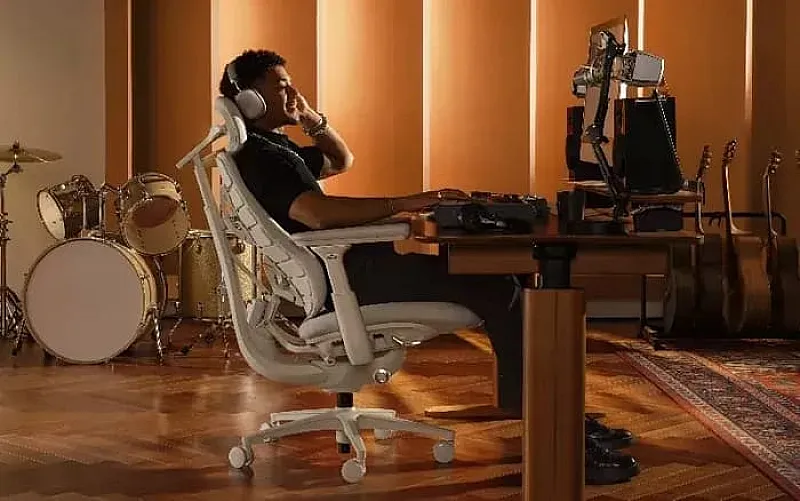 Win a LiberNovo Maxis Manual - the Ultimate Ergonomic Chair