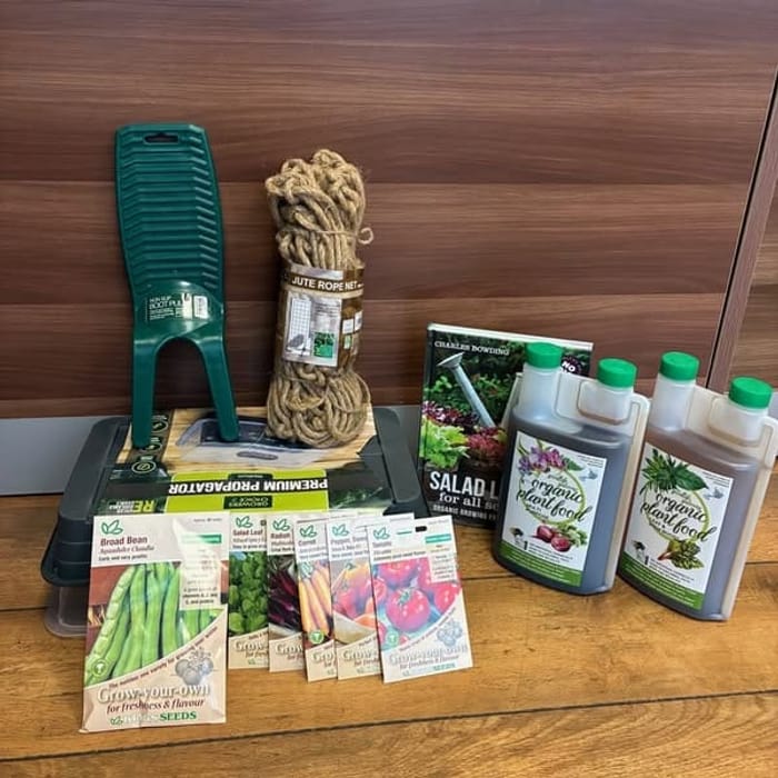 Win a Gardening Bundle including Propagator, Jute Rope Etc.